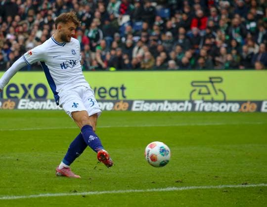 Deutschland: Fussball 2.Bundesliga 2025 26, 12. Spieltag - Hannover 96 vs SV Darmstadt 98 - Heinz von Heiden Arena Stadion (Hannover): Killian Corredor (SV Darmstadt 98, 34) Hannover