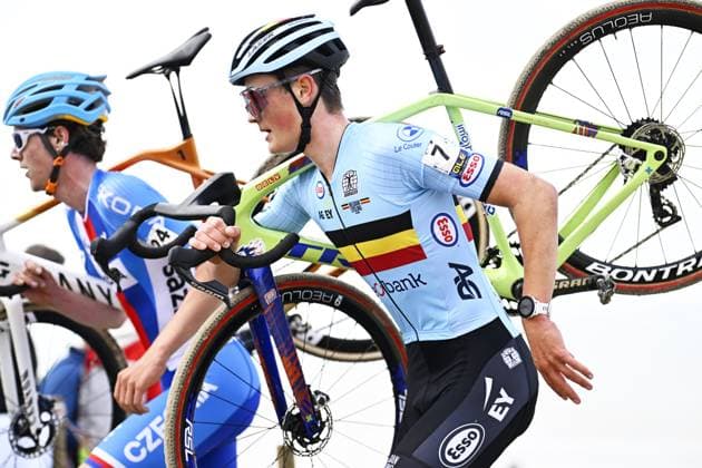 Belgian Mats Vanden Eynde pictured in action during the U23 men race at the UEC Cyclocross European Championships, Saturday 08 November 2025, in Middelkerke. JASPERxJACOBS  x140160104x