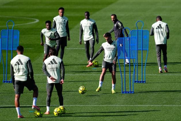 November 8, 2025, Valdebebas, Madrid, Spain: Dani Ceballos during the Real Madrid training session ahead their upcoming Spanish League, LaLiga EA Sports, football match against Rayo Vallecano at Ciudad Deportiva Real Madrid on November 8, 2025, in Valdebebas, Madrid, Spain. Valdebebas Spain - ZUMAa181 20251108_zaa_a181_015 Copyright: xDennisxAgyemanx
