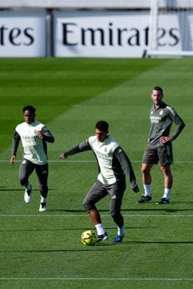 November 8, 2025, Valdebebas, Madrid, Spain: Jude Bellingham during the Real Madrid training session ahead their upcoming Spanish League, LaLiga EA Sports, football match against Rayo Vallecano at Ciudad Deportiva Real Madrid on November 8, 2025, in Valdebebas, Madrid, Spain. Valdebebas Spain - ZUMAa181 20251108_zaa_a181_018 Copyright: xDennisxAgyemanx