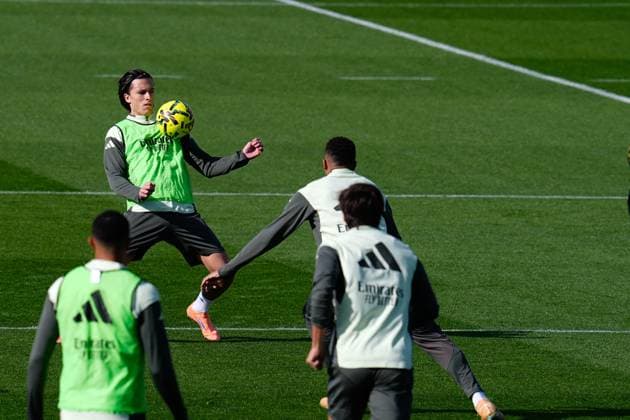 November 8, 2025, Valdebebas, Madrid, Spain: Alvaro Carreras during the Real Madrid training session ahead their upcoming Spanish League, LaLiga EA Sports, football match against Rayo Vallecano at Ciudad Deportiva Real Madrid on November 8, 2025, in Valdebebas, Madrid, Spain. Valdebebas Spain - ZUMAa181 20251108_zaa_a181_031 Copyright: xDennisxAgyemanx