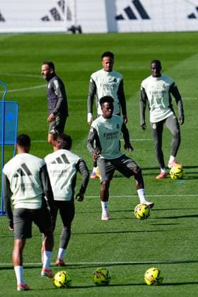 November 8, 2025, Valdebebas, Madrid, Spain: Vinicius Junior during the Real Madrid training session ahead their upcoming Spanish League, LaLiga EA Sports, football match against Rayo Vallecano at Ciudad Deportiva Real Madrid on November 8, 2025, in Valdebebas, Madrid, Spain. Valdebebas Spain - ZUMAa181 20251108_zaa_a181_032 Copyright: xDennisxAgyemanx