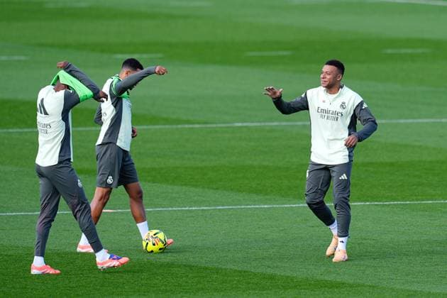 November 8, 2025, Valdebebas, Madrid, Spain: Kylian Mbappe during the Real Madrid training session ahead their upcoming Spanish League, LaLiga EA Sports, football match against Rayo Vallecano at Ciudad Deportiva Real Madrid on November 8, 2025, in Valdebebas, Madrid, Spain. Valdebebas Spain - ZUMAa181 20251108_zaa_a181_034 Copyright: xDennisxAgyemanx