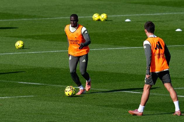 November 8, 2025, Valdebebas, Madrid, Spain: Ferland Mendy during the Real Madrid training session ahead their upcoming Spanish League, LaLiga EA Sports, football match against Rayo Vallecano at Ciudad Deportiva Real Madrid on November 8, 2025, in Valdebebas, Madrid, Spain. Valdebebas Spain - ZUMAa181 20251108_zaa_a181_035 Copyright: xDennisxAgyemanx