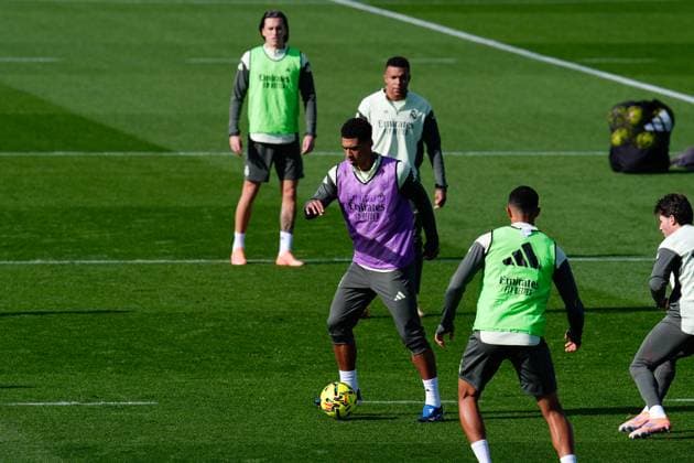 November 8, 2025, Valdebebas, Madrid, Spain: Jude Bellingham during the Real Madrid training session ahead their upcoming Spanish League, LaLiga EA Sports, football match against Rayo Vallecano at Ciudad Deportiva Real Madrid on November 8, 2025, in Valdebebas, Madrid, Spain. Valdebebas Spain - ZUMAa181 20251108_zaa_a181_037 Copyright: xDennisxAgyemanx