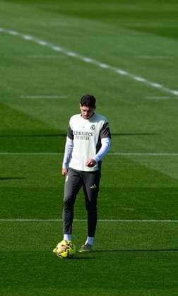 November 8, 2025, Valdebebas, Madrid, Spain: Federico Valverde during the Real Madrid training session ahead their upcoming Spanish League, LaLiga EA Sports, football match against Rayo Vallecano at Ciudad Deportiva Real Madrid on November 8, 2025, in Valdebebas, Madrid, Spain. Valdebebas Spain - ZUMAa181 20251108_zaa_a181_047 Copyright: xDennisxAgyemanx