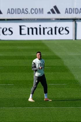 November 8, 2025, Valdebebas, Madrid, Spain: Kylian Mbappe during the Real Madrid training session ahead their upcoming Spanish League, LaLiga EA Sports, football match against Rayo Vallecano at Ciudad Deportiva Real Madrid on November 8, 2025, in Valdebebas, Madrid, Spain. Valdebebas Spain - ZUMAa181 20251108_zaa_a181_048 Copyright: xDennisxAgyemanx