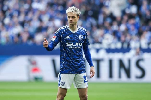 Fussball, 2. Bundesliga Saison 2025 2026 12. Spieltag FC Schalke 04 - SV Elversberg 08.11.2025, VELTINS-Arena Finn Porath (FC Schalke 04, 27) Gelsenkirchen VELTINS-Arena Nordrhein-Westfalen Deutschland