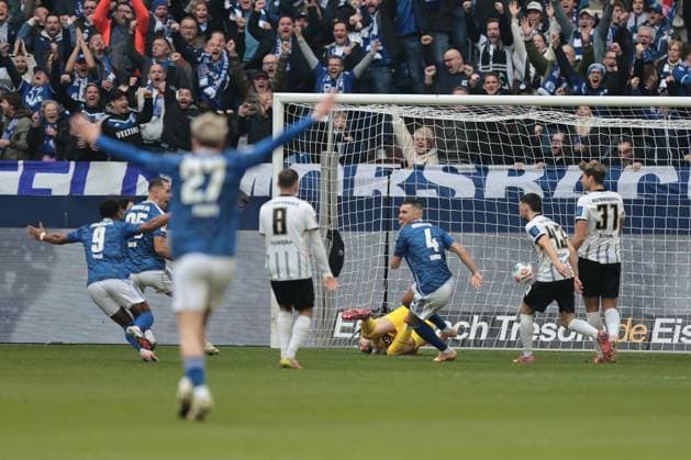 Das Tor zum 1:0 durch Hasan Kurucay (FC Schalke 04) beim Spiel der 2. Bundesliga (Saison 2025 26) FC Schalke 04 - SV 07 Elversberg Copyright: Thomas Pakusch