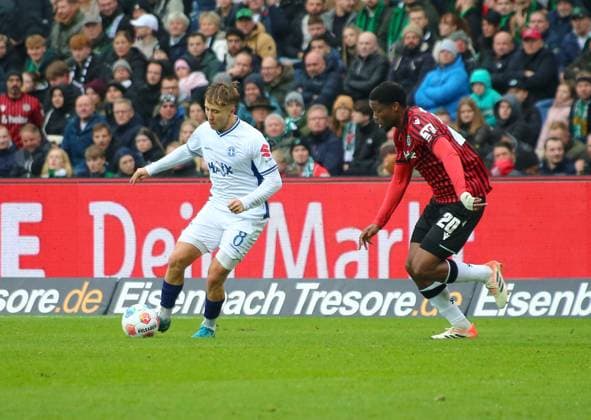 Deutschland: Fussball 2.Bundesliga 2025 26, 12. Spieltag - Hannover 96 vs SV Darmstadt 98 - Heinz von Heiden Arena Stadion (Hannover): Luca Marseiler (SV Darmstadt 98, 8) Ime Okon (Hannover 96, 20) Hannover