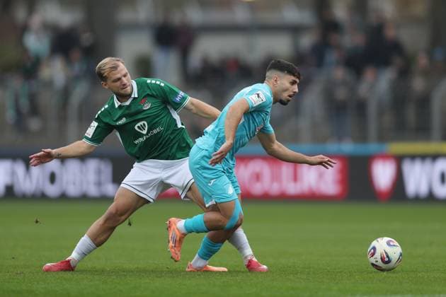 Diren DaÄüdeviren Johannes Geis ( 30, 1. FC Schweinfurt 1905) und Diren DaÄüdeviren ( 8, TSG Hoffenheim II), DFL DFB REGULATES PROHIBIT ANY USE OF PHOTOGRAPHS AS IMAGE SEQUENCES AND OR QUASI-VIDEO Schweinfurt Sachs-Stadion Bayern Deutschland