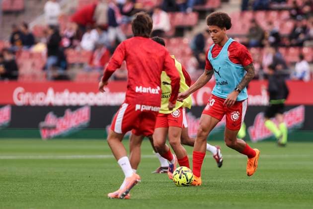 November 8, 2025, Girona, Girona, SPAIN: Axel Witsel of Girona FC warms up during the Spanish league, La Liga EA Sports, football match played between Girona FC and Deportivo Alaves at Montilivi stadium on November 08, 2025 in Girona, Spain. Girona SPAIN - ZUMAa181 20251108_zaa_a181_051 Copyright: xJavierxBorregox