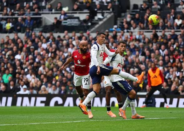 8th November 2025; Tottenham Hotspur Stadium, London, England; Premier League Football, Tottenham Hotspur versus Manchester United, ManU Bryan Mbeumo of Manchester United heads the ball to score his sides 1st goal in the 32nd minute to make it 0-1  JohnxPatrickxFletcher