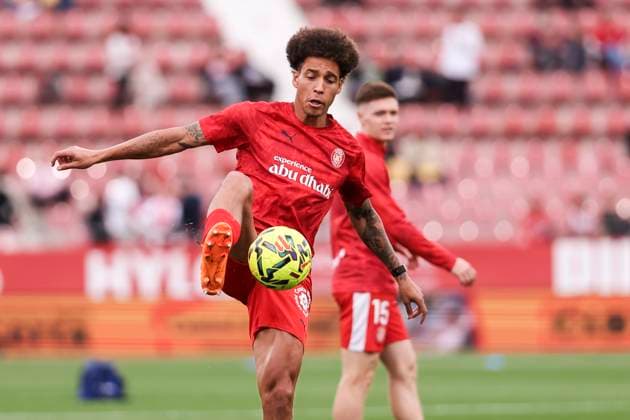 November 8, 2025, Girona, Girona, SPAIN: Axel Witsel of Girona FC warms up during the Spanish league, La Liga EA Sports, football match played between Girona FC and Deportivo Alaves at Montilivi stadium on November 08, 2025 in Girona, Spain. Girona SPAIN - ZUMAa181 20251108_zaa_a181_062 Copyright: xJavierxBorregox