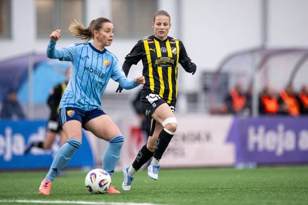 251108 Häckens Anna Anvegard under fotbollsmatchen i Damallsvenskan mellan Djurgarden och Häcken den 8 november 2025 i Stockholm. Copyright: MAXIMxTHORE BB251108MT014