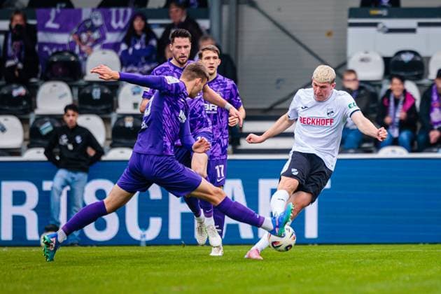 v.l. Luan Simnica (FC Erzgebirge Aue, 05), Ryan Malone (FC Erzgebirge Aue, 16), Pascal Fallmann (FC Erzgebirge Aue, 17) GER, SC Verl vs. FC Erzgebirge Aue, Fussball, 3. Liga, 14. Spieltag, Spielzeit 2025 2026, 08.11.2025 DFL Regulations prohibit any use of photographers as image sequences and or quasi-video. GER, SC Verl vs. FC Erzgebirge Aue, Fussball, 3. Liga, 14. Spieltag, Spielzeit 2025 2026, 08.11.2025 Verl Copyright: xEibner-Pressefoto JanxRollingerx EP_JSK