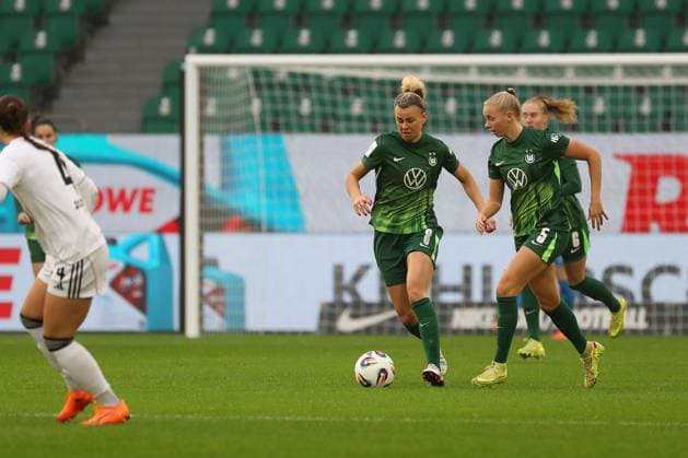 VfL - Frankfurt, BL Frauen Wolfsburg, 08.11.2025, FUßBALL - VfL Wolfsburg vs. Eintracht Frankfurt, Google Pixel Frauen-Bundesliga, Saison 2025 26. Lena Lattwein (VfL Wolfsburg) Wolfsburg