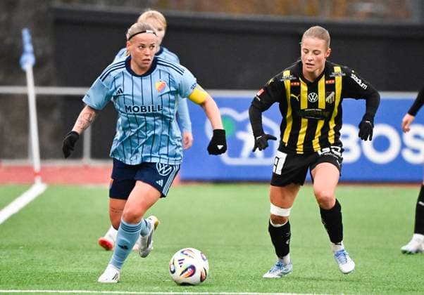 STOCKHOLM, SVERIGE 20251108 Djurgardens Therese Asland och Häckens Anna Anvegard under lördagens fotbollsmatch i damallsvenskan mellan Djurgarden och BK Häcken FF pa Kristinebergs IP 1. STOCKHOLM SVERIGE x10030x Copyright: xJonasxEkströmer TTx DAMALLSVENSKAN DJURGARDEN-HÄCKEN