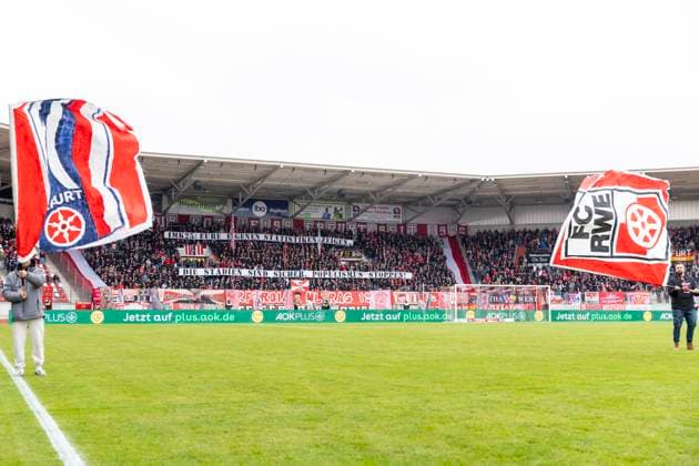 Regionalliga Nordost: FC Rot-Weiß Erfurt vs. FSV Zwickau; Erfurt; 08.11.2025 FC Rot-Weiß Erfurt Fans Regionalliga Nordost: FC Rot-Weiß Erfurt vs. FSV Zwickau; Steigerwaldstadion Erfurt; 08.11.2025 Copyright: xBEAUTIFULxSPORTS Duehringx