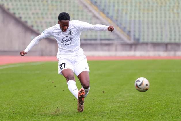 Marc Sodji (27, TSV Schwaben Augsburg) beim Spiel zwischen TSV Schwaben Augsburg v FV Illertissen, Fußball, Herren, Regionalliga Bayern, 2025 2026, 17.Spieltag am 08.11.2025 in Augsburg, Rosenaustadion. Bayern Deutschland