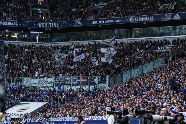 Fussball, 2. Bundesliga Saison 2025 2026 12. Spieltag FC Schalke 04 - SV Elversberg 08.11.2025, VELTINS-Arena Fans SV Elversberg Gelsenkirchen VELTINS-Arena Nordrhein-Westfalen Deutschland