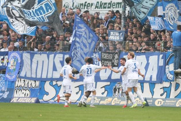 08.11.2025, Fussball, Herren, Regionalliga Nord, 18. Spieltag, SV Meppen - BSV Kickers Emden Jubel Torjubel zum 0:1 durch Tido Steffens (21 BSV Kickers Emden)