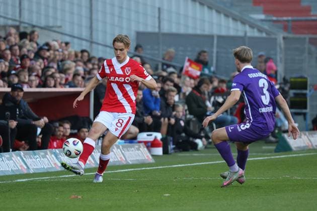8 Lukas Michelbrink (Energie Cottbus, l.) Fussball 3. Liga 2025 2026 FC Energie Cottbus - VfL Osnabrück