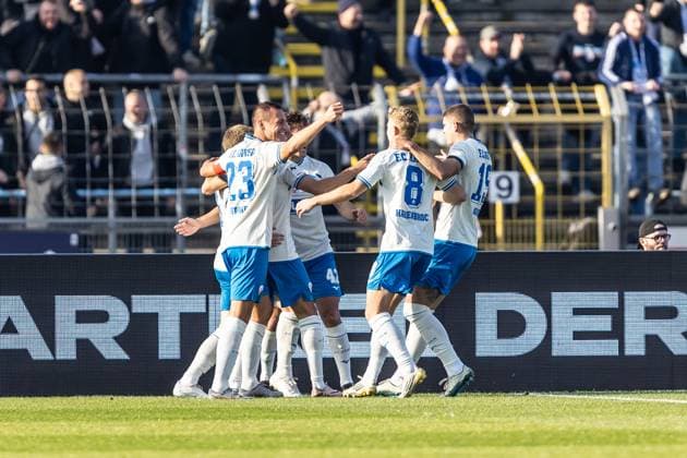 Fussball, Saison 2025 2026, 3. Liga, Donaustadion Ulm, 14. Spieltag, SSV Ulm 1846 Fußball - FC Hansa Rostock, 08.11.2025 08.11.2025, Fussball, Saison 2025 2026, 3. Liga, Donaustadion Ulm, 14. Spieltag, SSV Ulm 1846 Fußball - FC Hansa Rostock, Torjubel Jubel Freude nach Treffer Tor Torschuss zum 0:2 durch 9 Andreas Voglsammer (FC Hansa Rostock). Team Mannschaft FC Hansa Rostock Ulm Donaustadion Baden-Württemberg Deutschland