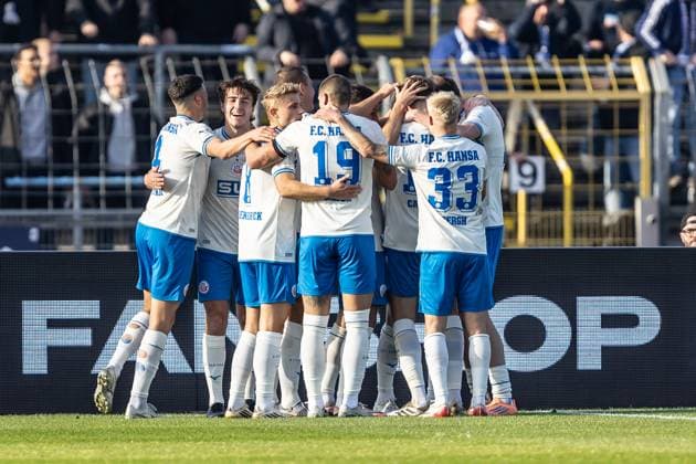 Fussball, Saison 2025 2026, 3. Liga, Donaustadion Ulm, 14. Spieltag, SSV Ulm 1846 Fußball - FC Hansa Rostock, 08.11.2025 08.11.2025, Fussball, Saison 2025 2026, 3. Liga, Donaustadion Ulm, 14. Spieltag, SSV Ulm 1846 Fußball - FC Hansa Rostock, Torjubel Jubel Freude nach Treffer Tor Torschuss zum 0:2 durch 9 Andreas Voglsammer (FC Hansa Rostock). Team Mannschaft FC Hansa Rostock Ulm Donaustadion Baden-Württemberg Deutschland