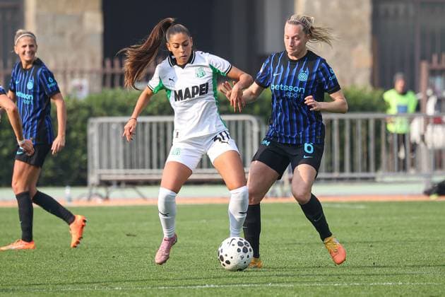 Irene Santi and Manuela Perselli during Inter - FC Internazionale vs US Sassuolo, Italian football Serie A Women match in Sesto San Giovanni (MI), Italy, November 08 2025  Copyright: xRobertaxCorradin IPAxSportx xipa-agency.netx xx IPA_67686924 IPA_Agency_IPA67686924
