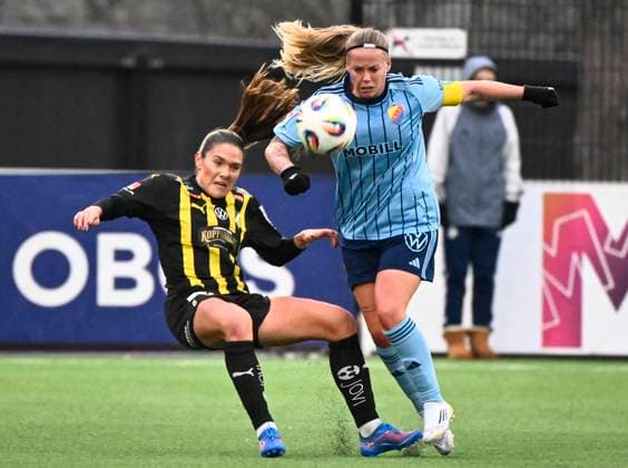 STOCKHOLM, SWEDEN 20251108 Häcken s Mary Caroline Wickenheiser and Djurgarden s Therese Asland during Saturday s women s Swedish football match between Djurgarden and BK Häcken FF at Kristinebergs IP 1. STOCKHOLM SWEDEN x10030x