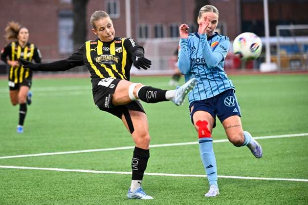STOCKHOLM, SWEDEN 20251108 Häcken s Anna Anvegard and Djurgarden s Nanne Ruuskanen during Saturday s soccer match in the women s league between Djurgarden and BK Häcken FF at Kristineberg s IP 1. STOCKHOLM SWEDEN x10030x