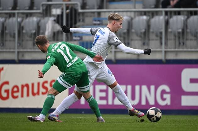 08.11.2025, xjhx, Fussball Regionalliga Suedwest, Bayern Alzenau - FC 08 Homburg v.l. Arno Schuhmacher (Bayern Alzenau), Maximilian Brauburger (Bayern Alzenau) (DFL DFB REGULATIONS PROHIBIT ANY USE OF PHOTOGRAPHS as IMAGE SEQUENCES and or QUASI-VIDEO) Alzenau