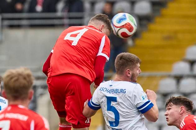 Regionalliga Bayern, FC Bayern München II vs SV Viktoria Aschaffenburg, München FC Bayern, München FC Bayern II (Amateure), Aschaffenburg SV Viktoria, 2025-11-08 in München (Stadion an der Grünwalder Straße) Goal (Tor) FC Bayern München II (1:0) HEINDL David (FC Bayern München II FCBII4 Innenverteidiger) sportworld München Stadion an der Grünwalder Stra Bayern Deutschland