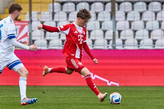 Regionalliga Bayern, FC Bayern München II vs SV Viktoria Aschaffenburg, München FC Bayern, München FC Bayern II (Amateure), Aschaffenburg SV Viktoria, 2025-11-08 in München (Stadion an der Grünwalder Straße) BINDER Tim (FC Bayern München II FCBII11 Rechtsaußen) sportworld München Stadion an der Grünwalder Stra Bayern Deutschland