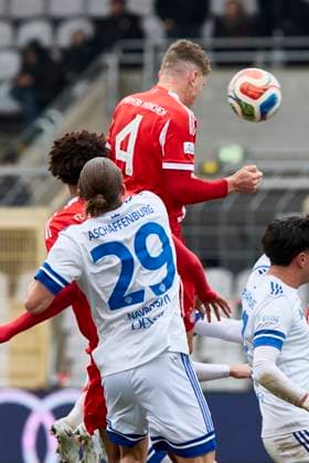 Regionalliga Bayern, FC Bayern München II vs SV Viktoria Aschaffenburg, München FC Bayern, München FC Bayern II (Amateure), Aschaffenburg SV Viktoria, 2025-11-08 in München (Stadion an der Grünwalder Straße) HEINDL David (FC Bayern München II FCBII4 Innenverteidiger), KIALA Cassiano Tomas (FC Bayern München II FCBII5 Innenverteidiger), NAVROTSKYI Maksym (SV Viktoria Aschaffenburg Mittelstürmer (Nr.29) (SVA29)) sportworld München Stadion an der Grünwalder Stra Bayern Deutschland