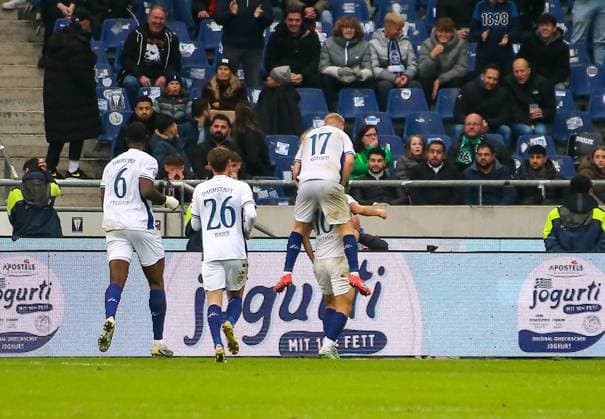 Deutschland: Fussball 2.Bundesliga 2025 26, 12. Spieltag - Hannover 96 vs SV Darmstadt 98 - Heinz von Heiden Arena Stadion (Hannover): Torjubel Patric Pfeiffer (SV Darmstadt 98, 6) Hiroki Akiyama (SV Darmstadt 98, 16) Kai Klefisch (SV Darmstadt 98, 17) Matthias Bader (SV Darmstadt 98, 26) Hannover