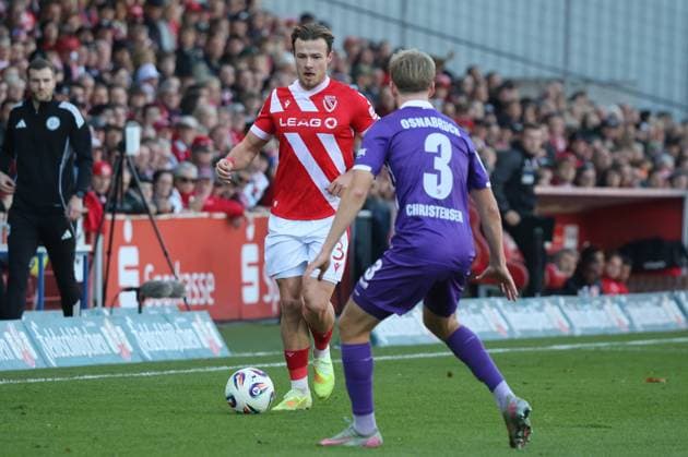 3 Henry Rorig (Energie Cottbus, l.), 3 Frederik Christensen (Osnabrück) Fussball 3. Liga 2025 2026 FC Energie Cottbus - VfL Osnabrück