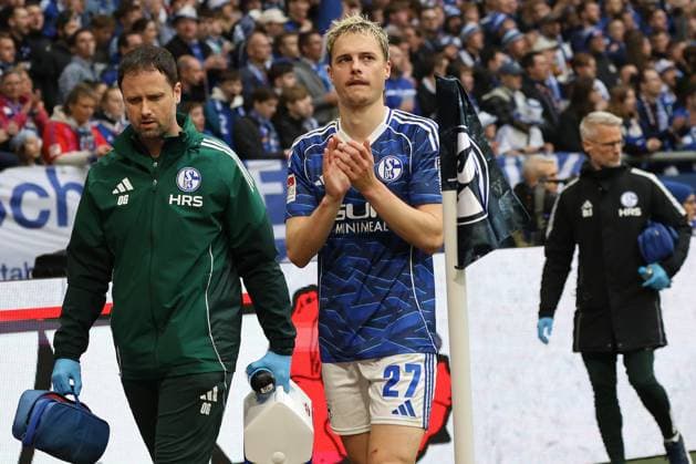 Finn Porath (FC Schalke 04) muss verletzt ausgewechselt werden beim Spiel der 2. Bundesliga (Saison 2025 26) FC Schalke 04 - SV 07 Elversberg Copyright: Thomas Pakusch