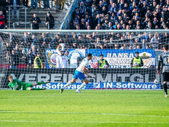 Torschuetze Kenan Fatkic (FC Hansa Rostock, 04) dreht zum Torjubel ab, GER, SSV Ulm 1846 vs. FC Hansa Rostock, Fussball, 3. Liga, Spielzeit 2025 2026, 08.11.2025, DFB DFL regulations prohibit any use of photographs as image sequences and or quasi-video. GER, SSV Ulm 1846 vs. FC Hansa Rostock, Fussball, 3. Liga, Spielzeit 2025 2026, 08.11.2025 Ulm Copyright: xMichaelxSchmidt Eibner-Pressefotx EP_MST