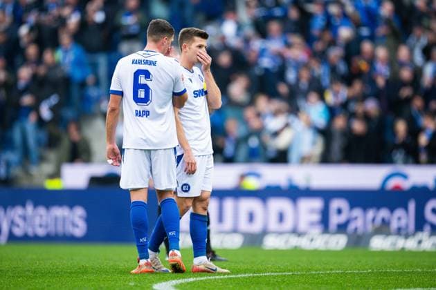 08.11.2025 - Fußball, 2025 2026, 2. Bundesliga, 12. Spieltag, DSC Arminia Bielefeld - Karlsruher SC: (L-R) Nicolai Rapp (Karlsruhe), Marvin Wanitzek (Karlsruhe) DFL REGULATIONS PROHIBIT ANY USE OF PHOTOGRAPHS AS IMAGE SEQUENCES AND OR QUASI-VIDEO.