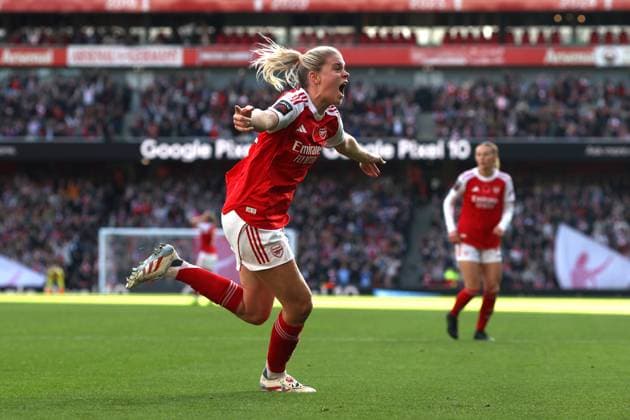 Womens Super League Arsenal v Chelsea 08 November 2025 London - Women™s Super League Football - Arsenal v Chelsea - Alessia Russo of Arsenal celebrates after scoring the equalising goal - (Photo by Mark Leech). London UK *** Frauen-Superliga Arsenal gegen Chelsea 08. November 2025 London Frauen-Superliga Fußball Arsenal gegen Chelsea Alessia Russo von Arsenal feiert nach ihrem Ausgleichstreffer Foto von Mark Leech London UK  Copyright: xMarkxLeechxOffside