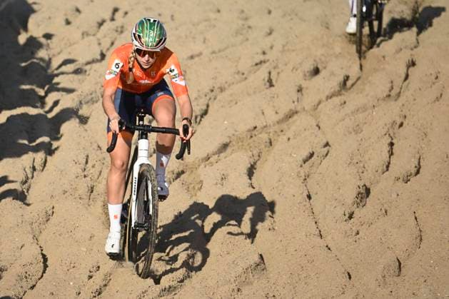 2025 UEC Cyclo-Cross EC - Women Elite MIDDELKERKE, BELGIUM - NOVEMBER 08 : Van Der Heijden Inge (NED) in action during the 2025 UEC Cyclo-Cross European Championships for Women Elite on November 08, 2025 in Middelkerke, Belgium, 08 11 2025 Middelkerke Belgium  Copyright: xNicoxVereeckenx