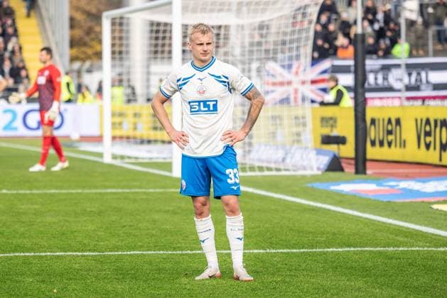 Fussball, Saison 2025 2026, 3. Liga, Donaustadion Ulm, 14. Spieltag, SSV Ulm 1846 Fußball - FC Hansa Rostock, 08.11.2025 08.11.2025, Fussball, Saison 2025 2026, 3. Liga, Donaustadion Ulm, 14. Spieltag, SSV Ulm 1846 Fußball - FC Hansa Rostock, Freisteller Einzelbild 33 Viktor Bergh (FC Hansa Rostock) Foto: Lucca Fundel Ulm Donaustadion Baden-Württemberg Deutschland