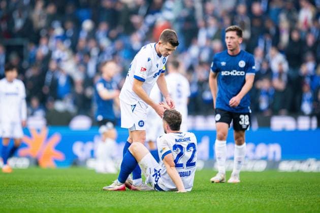 08.11.2025 - Fußball, 2025 2026, 2. Bundesliga, 12. Spieltag, DSC Arminia Bielefeld - Karlsruher SC: (L-R) Marvin Wanitzek (Karlsruhe), Christoph Kobald (Karlsruhe) DFL REGULATIONS PROHIBIT ANY USE OF PHOTOGRAPHS AS IMAGE SEQUENCES AND OR QUASI-VIDEO.