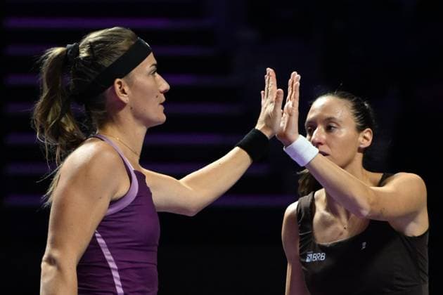 WTA, Tennis Damen Finals 2025 - Doubles Final RIYADH, SAUDI ARABIA - NOVEMBER 08: Luisa Stefani of Brazil and partner Timea Babos of Hungary celebrate against Veronika Kudermetova and Elise Mertens of Belgium during their Doubles Final match on day eight of the WTA Finals Riyadh as part of the Hologic WTA Tour 2025 at King Saud University Indoor Arena on November 08, 2025 in Riyadh, Saudi Arabia. Artur Widak Anadolu Riyadh Saudi Arabia. Editorial use only. Please get in touch for any other usage.  Copyright: x2025xAnadoluxArturxWidakx