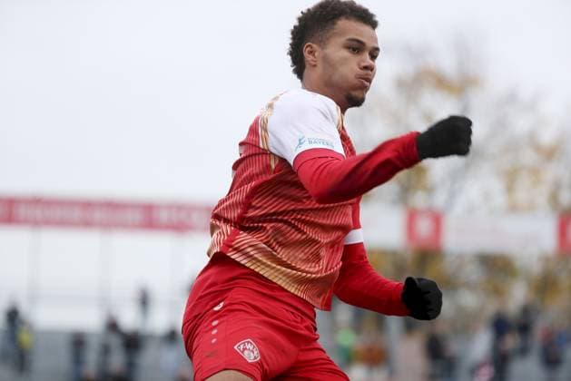 08.11.2025, xfsx, Herren, Fussball, Saison 2025 2026, Regionalliga Bayern, 17. Spieltag: FC Wuerzburger Kickers - SpVgg Ansbach 09 v.li.: Jermain Nischalke (FC Wuerzburger Kickers) mit Torjubel, celebrate the goal, goal celebration, Jubel ueber das Tor zum 2:1, Einzelbild Wuerzburg AKON ARENA Bayern Deutschland