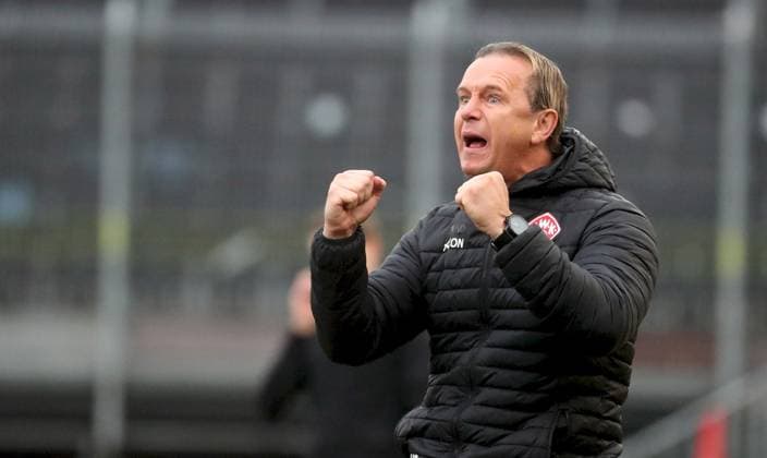 08.11.2025, xfsx, Herren, Fussball, Saison 2025 2026, Regionalliga Bayern, 17. Spieltag: FC Wuerzburger Kickers - SpVgg Ansbach 09 v.li.: Trainer Marc Reitmaier (FC Wuerzburger Kickers) jubelt, Einzelbild Wuerzburg AKON ARENA Bayern Deutschland