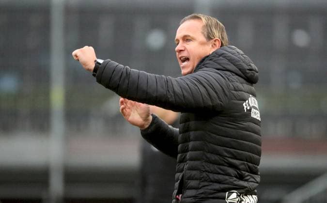 08.11.2025, xfsx, Herren, Fussball, Saison 2025 2026, Regionalliga Bayern, 17. Spieltag: FC Wuerzburger Kickers - SpVgg Ansbach 09 v.li.: Trainer Marc Reitmaier (FC Wuerzburger Kickers) jubelt, Einzelbild Wuerzburg AKON ARENA Bayern Deutschland