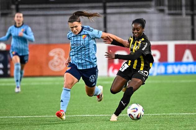 STOCKHOLM, SWEDEN 20251108 Djurgarden s Alexsandra Lobanova and Häcken s Aivi Luik during Saturday s women s Swedish football match between Djurgarden and BK Häcken FF at Kristinebergs IP 1. STOCKHOLM SWEDEN x10030x